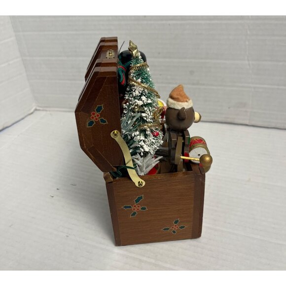 Vintage Enesco 1982 Wooden Christmas Music Box Toyland With Soldier Bear & Tree - Picture 5 of 12